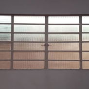 Vendo ventana de hierro de uso con sus cristales a 180 USD - Img 57615842