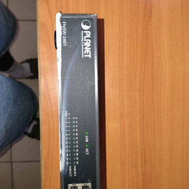 Switch de RED LAN marca Planet 24 puertos + 2 rollos de cables de red - Img 123267945
