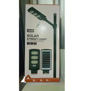 Lámpara LED Solar de Alta Intensidad 150w Incluyen batería y panel solar mando a distancia $55 USD Transporte Adicional - Img 53799103