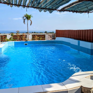 Penthouse disponible en la playa de Guanabo con mesa de billar, piscina y jacuzzi, WhatsApp+53 52463651 🌴 - Img 104435578