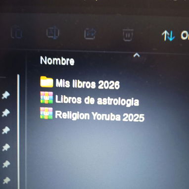 Miles de libros de religión Yoruba - Img 115659500