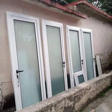 Realizamos todo tipo de diseños modernos en carpintería de aluminio y cristalería - Img 124695050