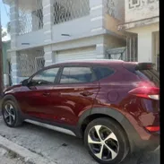 Carro Tucson 2018 título limpio color rojo vino - Img 56931056