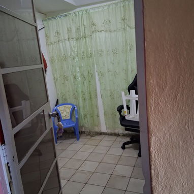 En venta casa en alamar zona 19 con casi todo adentro tanques instalados panel solar y estación de energía 10000 - 9/10