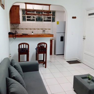 Renta Lineal Vedado bajos cerca de la Universidad y la Rampa. 300 usd 53582376 - 3/10