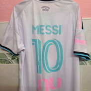 Camiseta de Lionel Messi del Inter de Miami, vestuario claro - Img 57352564