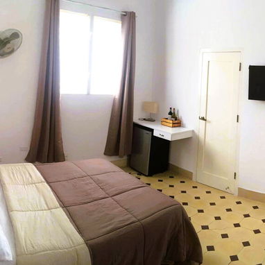 Habitaciones económicas en Vedado desde 25 USD – Planta eléctrica, desayuno por 2.50 USD – 5 hab disponibles - Img 119632640