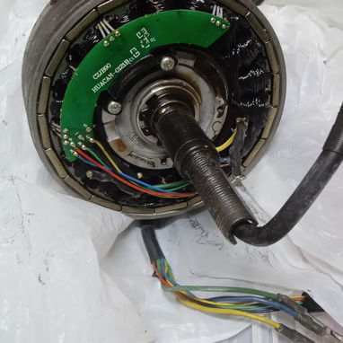 PARA LOS MECANICOS Y LOS QUE QUIEREN ARMARSE DE UNA BICI ELECTRICA, VENDO UNA DE USO QUE TIENE EL MOTOR QUEMADO. - 6/10