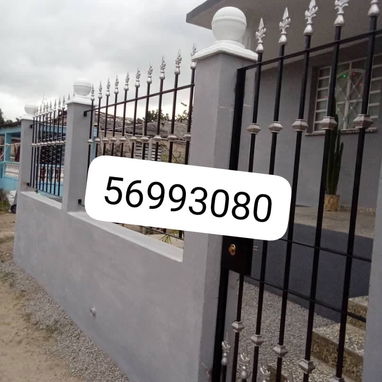 Se fabrican puertas, ventanas y rejas, pintadas con sus cristales y con su yale y trasporte incluido listas para poner - Img 122782212