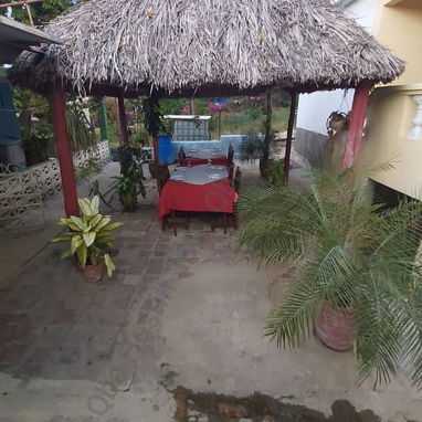 RENTA hostal de 4 habitaciones con Qba Hostin en PLAYA LA BOCA, TRINIDAD. - 5/10
