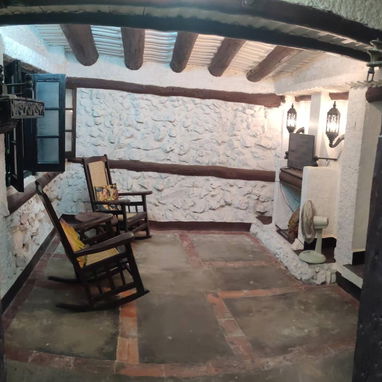 Se alquila casa en planta alta en la víbora - Img 119846727
