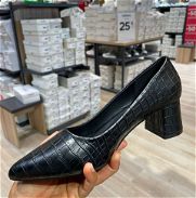 Zapatos de tacón cuadrado, NUEVOS, en color negro y pantalón Nuevo Talla 38 - Img 45822157