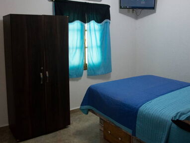 ⭐ Renta casa en Guanabo a solo 10 m del mar con 3 Habitaciones,3 baños, minibar, terraza, barbecue, parqueo - Img main-image