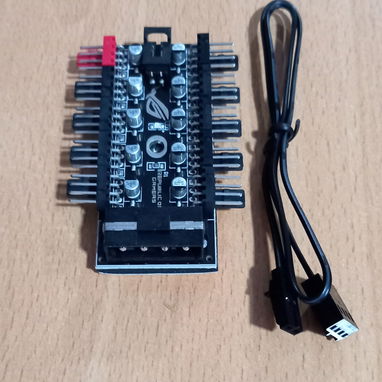 HUB DE CORRIENTE PARA CONECTAR 10 FANES EN TU PC, NUEVOS - 3/10
