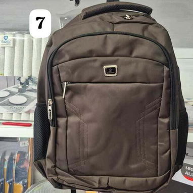 Mochila amplia y acolchada, ideal para trabajo, universidad y uso diario. 💰30 USD.Varios modelos. Escríbeme al 56249037 - 2/7