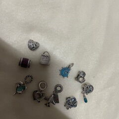 Hermosos Dijes de Pandora de uso pero bien conservados entre 10 usd  , 8 usd - 8/9
