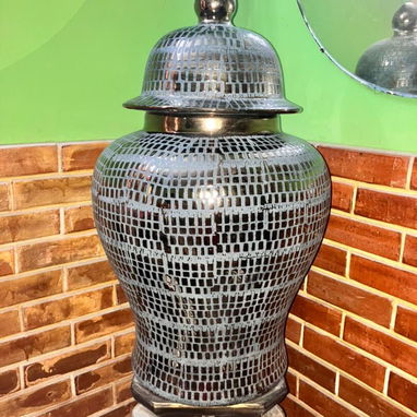 VENDO JARRÓN GRANDE ÁRABE DORADO. INTERESADOS COMUNICARSE AL 54312796 CON ISABEL - Img 114992848