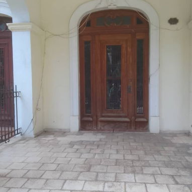 Espectacular biplanta en bajos en el Vedado en las letras ideal para negocio o inversión!!!! - Img 113538754