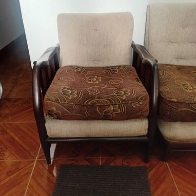 Juego de Sala Vintage de Madera Maciza en Excelente Estado - Img 123218308