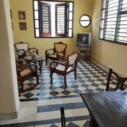 Venta de buen apto Vedado letras. 2/4. 1 ER piso - Img 57108405