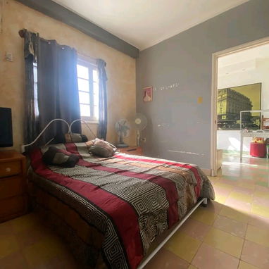 Apartamento en 2do piso Céntrico, frente al Salón Rosado de la tropical - 4/10
