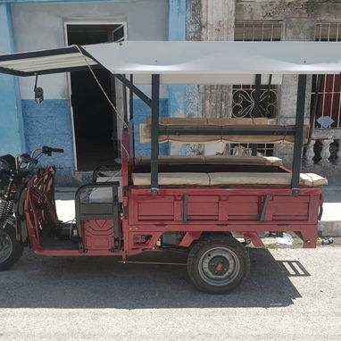 Mensajero en triciclo - Img 126325634