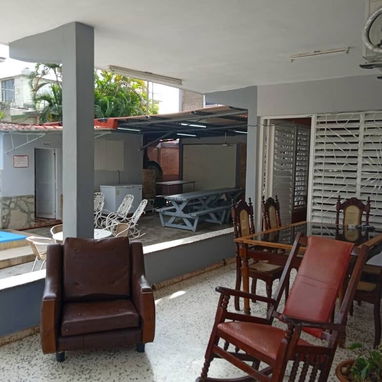 IG Casa de renta con piscina para grupos grandes con respaldo energético para split en Guanabo. Alquiler playa GUA-007 - 9/10