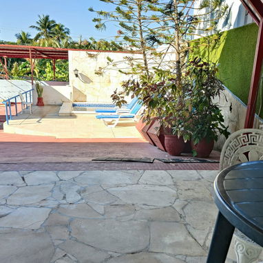 Villa de renta en el vedado! Con piscina y jacuzzi. Se deja cartera de clientes - Img 123680021