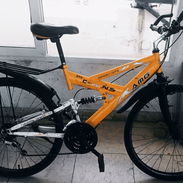 Mensajero en bicicleta - Img 56344431