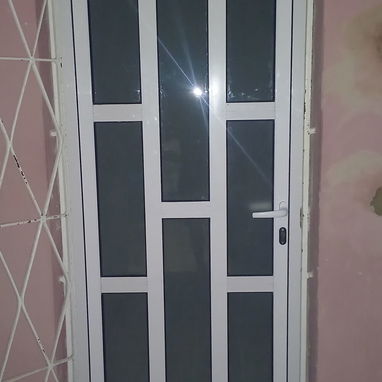 Ventanas de aluminio, puertas,bajos de meseta,mamparas de baño,paños fijos, estantes - 7/8