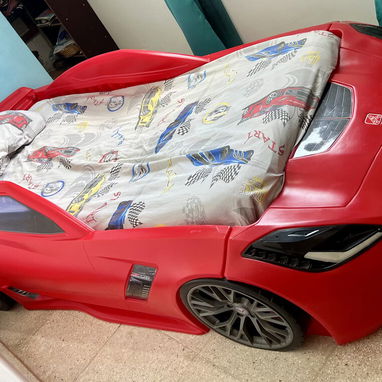 Cama en forma de coche y su organizador - 2/4