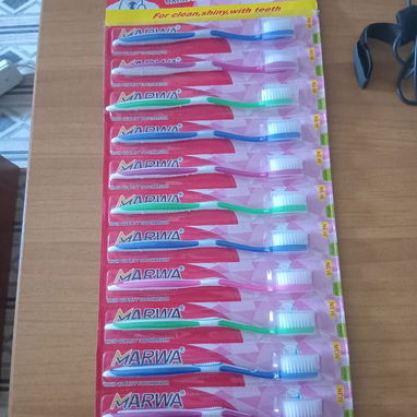 Set de 12 cepillos dentales con sus protectores. Cepillos Medios - 2/4