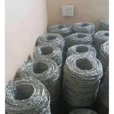 En venta materiales de herrería.,tubos .,tejas .,purles.,royos de mallas perle y rollos de alambre púas .,angulares. - 9/10