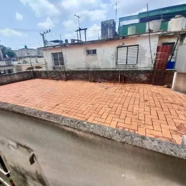 🏡 SE VENDE CASA INDEPENDENDIENTE CON GARGAE, de dos niveles, azotea libre, en excelente zona de PLAYA - Img 120923298