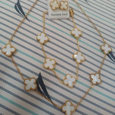 ‼️*Juegos Van cleef de acero inoxidable (aretes+cadena+pulsera)*‼️ 15 USD o al cambio - 2/2