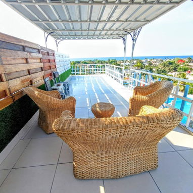Reserva casa con piscina, billar, mirador, terraza para 15 personas en Guanabo con días disponibles - Img 121469612
