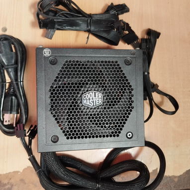 VENDO FUENTE COOLER MASTER - 3/5