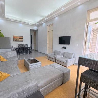 Apartamento independiente en La Habana Vieja – 2 hab c/baño privado cada una – Terraza y cocina – 70 USD noche - Img 119583201