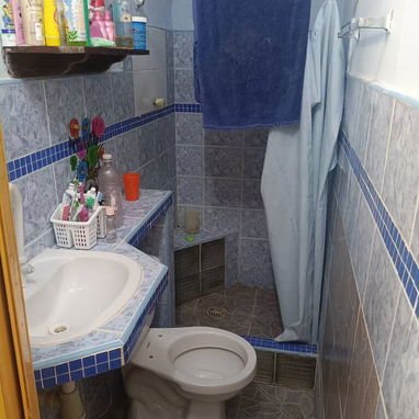 C&J HOUSE🏡 SE VENDE APARTAMENTO INTERIOR EN 10 DE OCTUBRE - 3/10