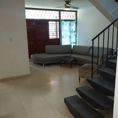 📱 Residencia de Lujo Remodelada con Máxima Seguridad y Jardín Espacioso - Img 116183245