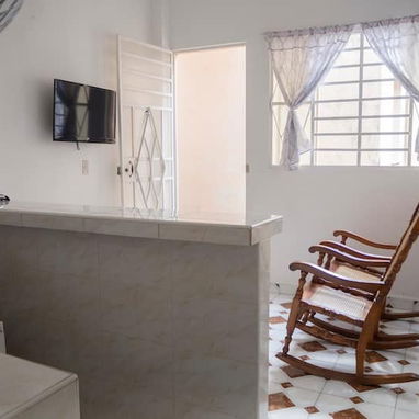 🏠 Descubre éste apartamento de renta lineal en Centro Habana. Cerca de Carlos 3ro. 👥3 personas: 400 usd mensual - Img 120555071