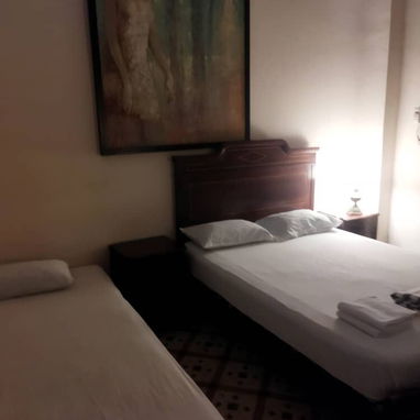 🍽️📶🚿 Hostal de 5 Habitaciones en el Centro de la Ciudad. 🍽️ Servicios adicionales disponibles1305 - Img 94224059