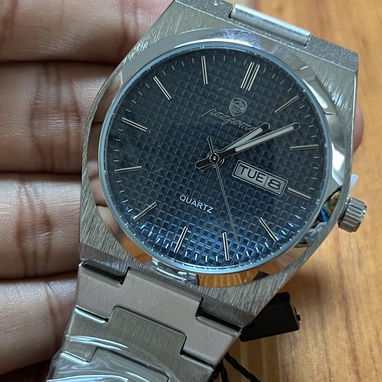 Reloj plateado,para hombre ,esfera azul gris - Img 122073481