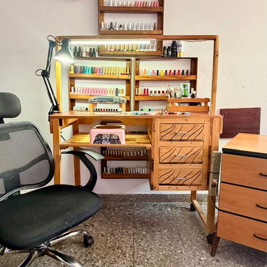 Mesa de uñas - Img 123270657