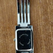 Elegante reloj de mujer en acero inoxidable, NUEVO comprado en Europa. - Img 45634512