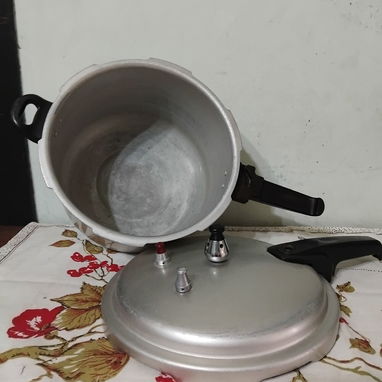 VENTA DE OLLA DE PRESIÓN DE TRES VÁLVULAS - 2/2