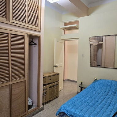 Apartamento de 2/4, planta baja, carposh, en el Vedado (V-252) - Img 121360478