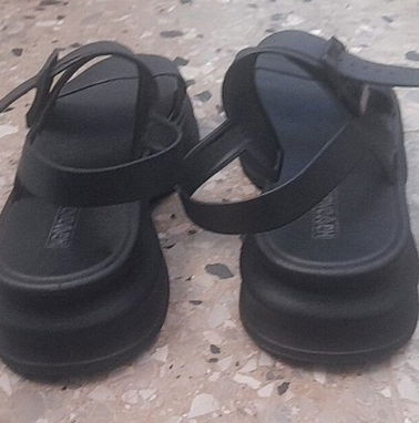 Vendo sandalias son todas de silicona . - Img 95474414