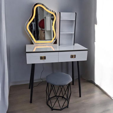 Vanity - 3/5
