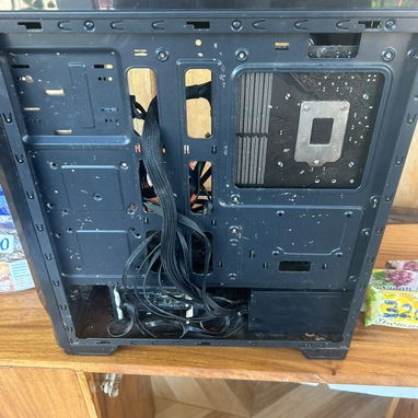 vendo  h110 con micro i5 de 7 generación  16 gb de ram dispada 2 discos duros uno de 8 y uno de 6 al 100 de vida  disco - 7/7